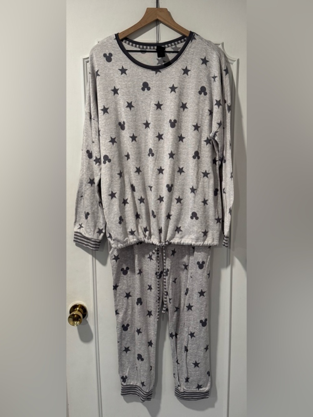 Disney Store Women's lounge Pajama Set Gray Star and Mickey Mouse - XL